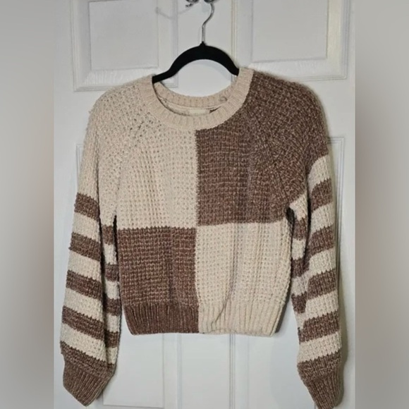 Altar'd State Sweaters - Altar’d State Colorblock Knit Cropped Sweater Cream and Brown Size XS